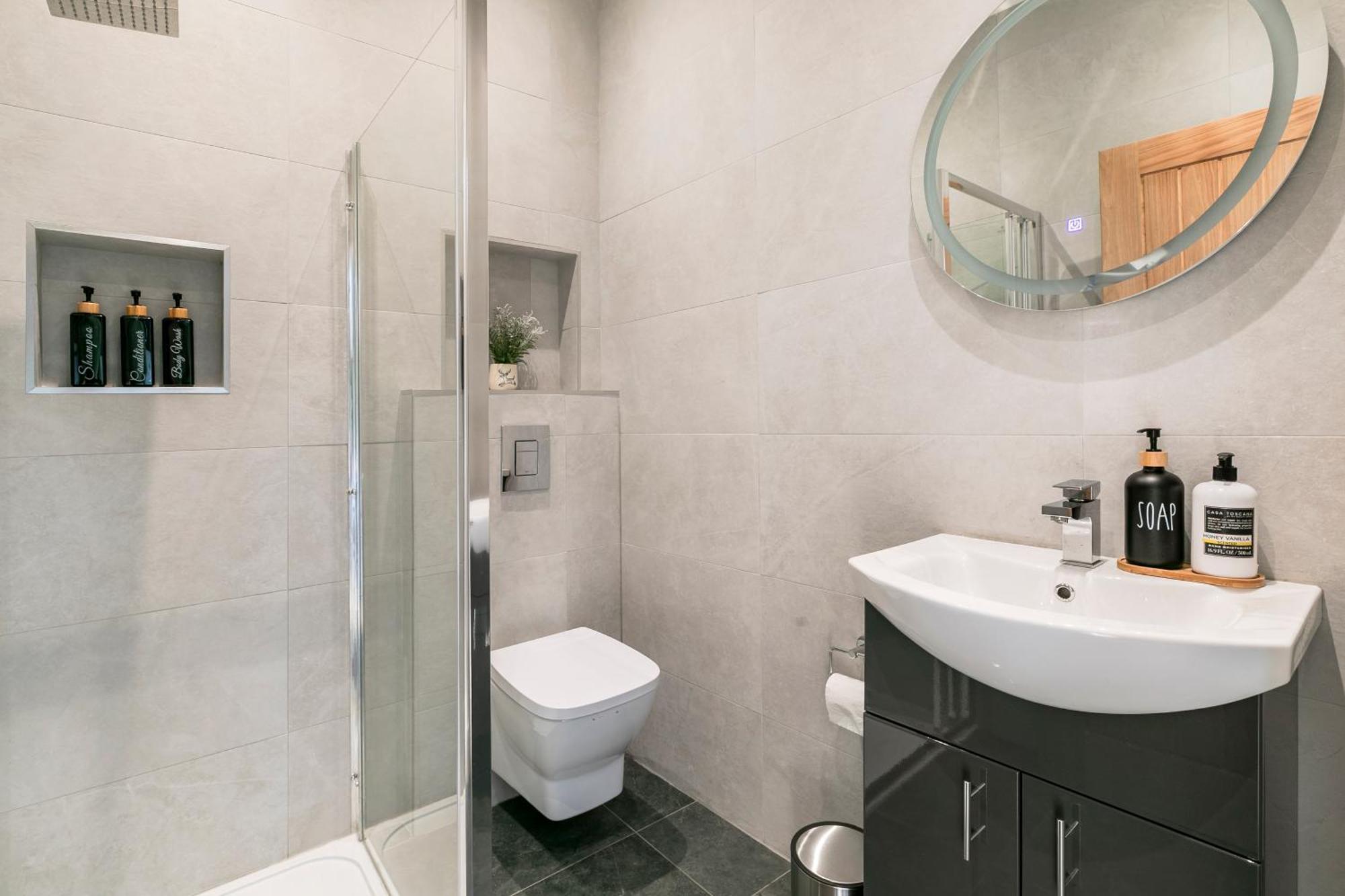 Modern Aptmt, 2 Stops To Central London, Smart Lock, Netflix Ealing Buitenkant foto
