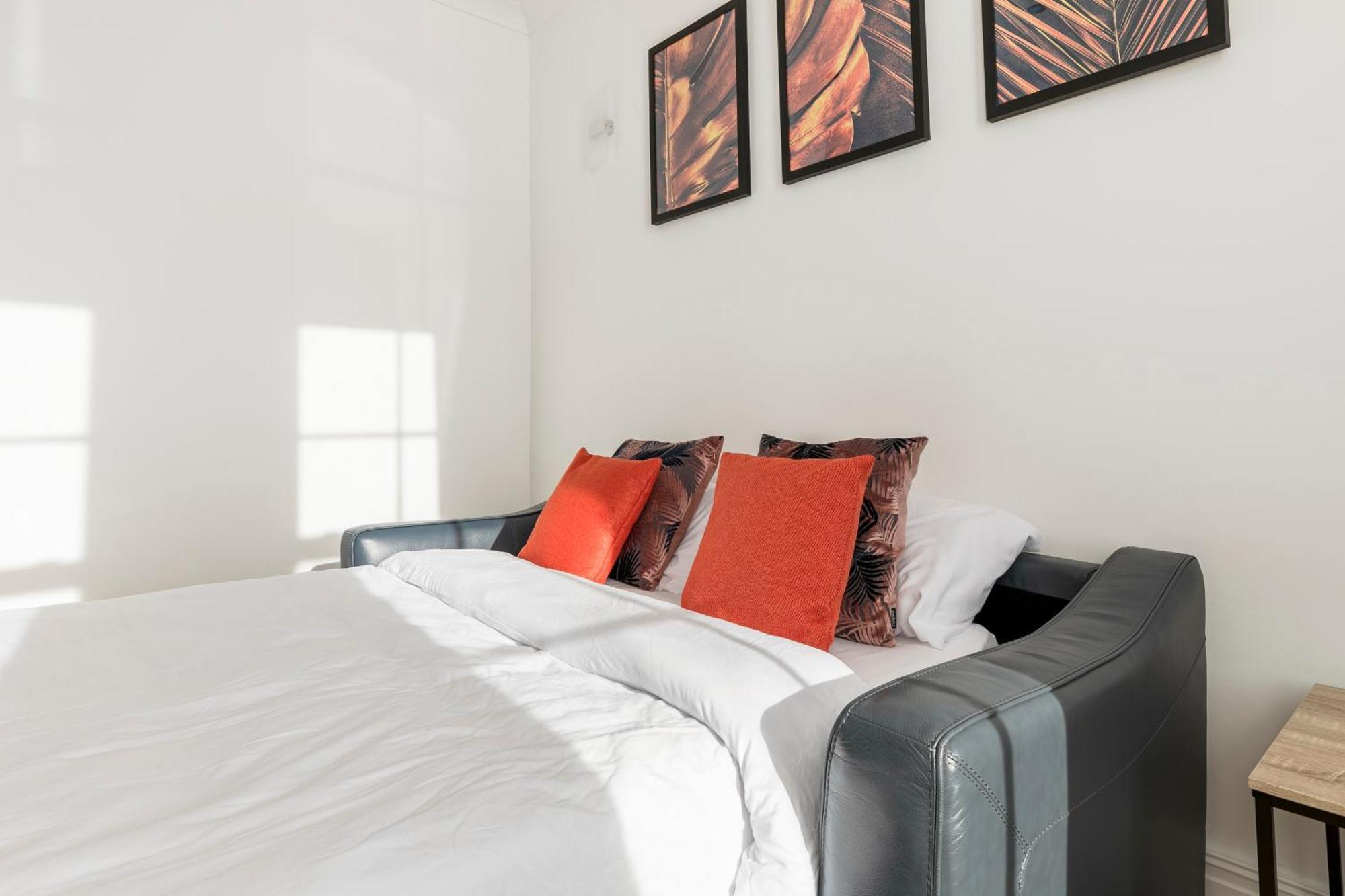Modern Aptmt, 2 Stops To Central London, Smart Lock, Netflix Ealing Buitenkant foto